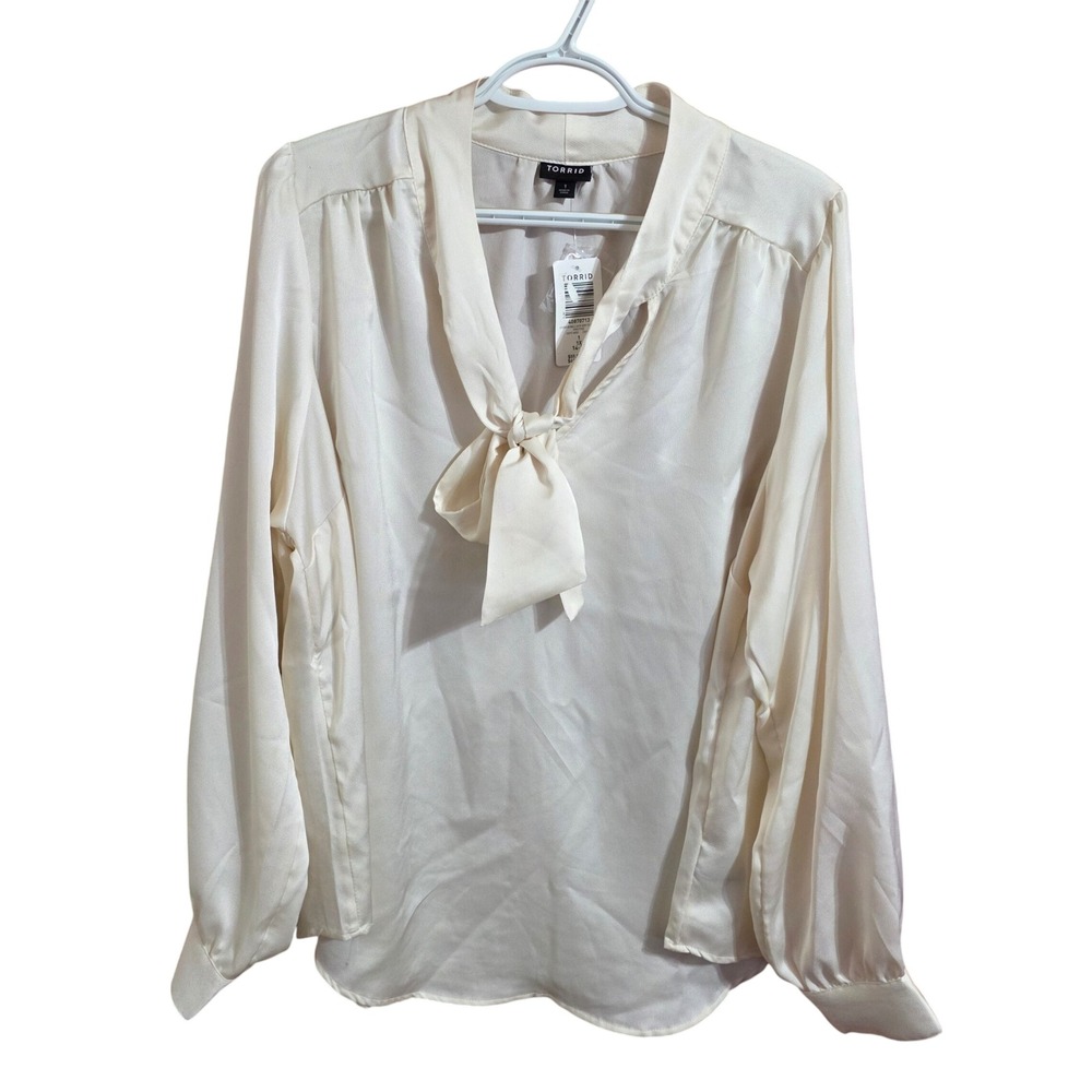 Torrid Women 1X Blouse Ivory Studio Bubble Satin Bow Tie Career Office Blouse